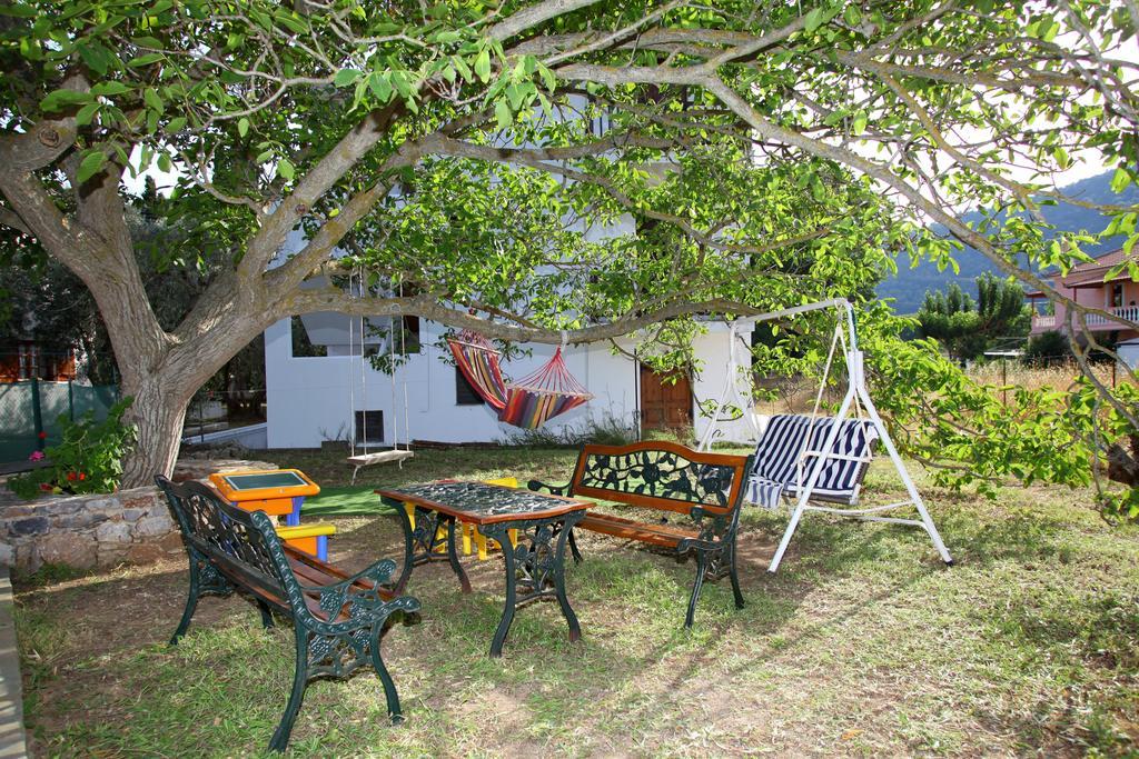 Anna George Studios Stafylos Exterior photo